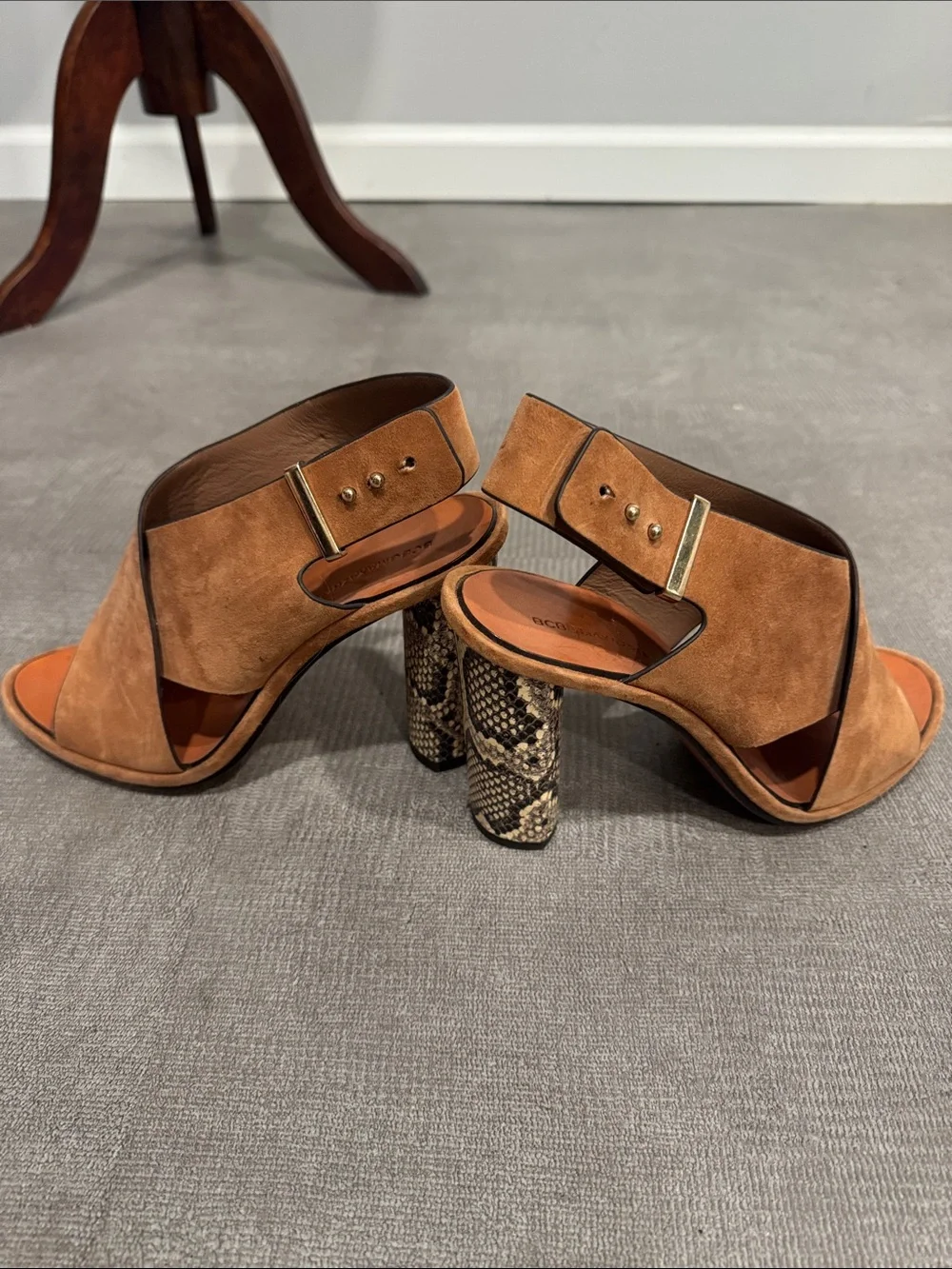 BCBG Tan Suede Crisscross Slingback Sandals 39